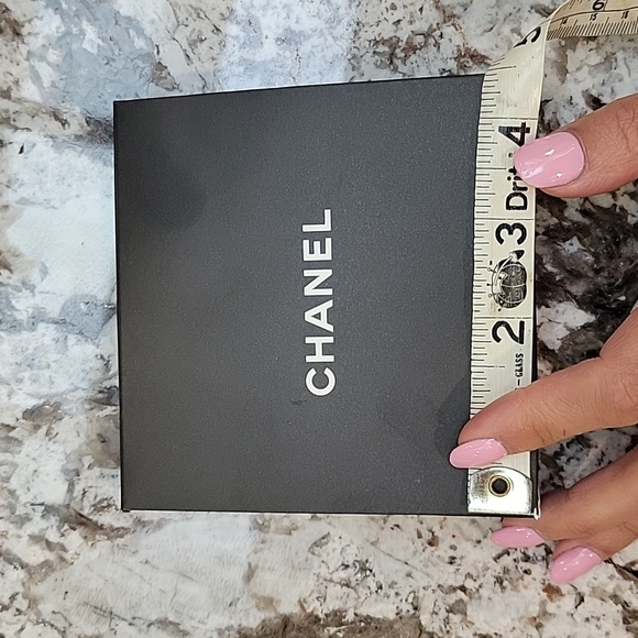 Chanel - Picture 3 of 7